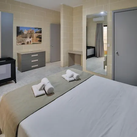 Apartamento Hot Tub With View, Stylish 3br, Heart Of Għajnsielem